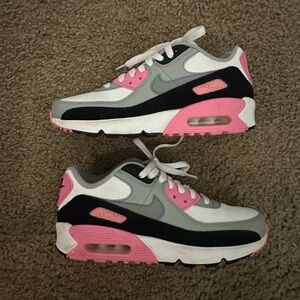 Women’s/Grade school Nike Air Max 90